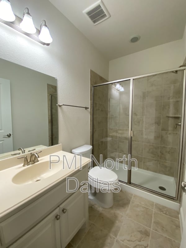 Building Photo - 6909 Royal View Dr