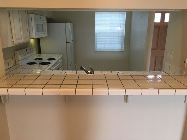 Building Photo - 321 Treasure Island Dr