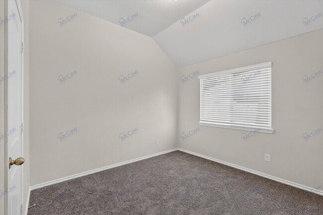Building Photo - 324 Greenhaven Dr