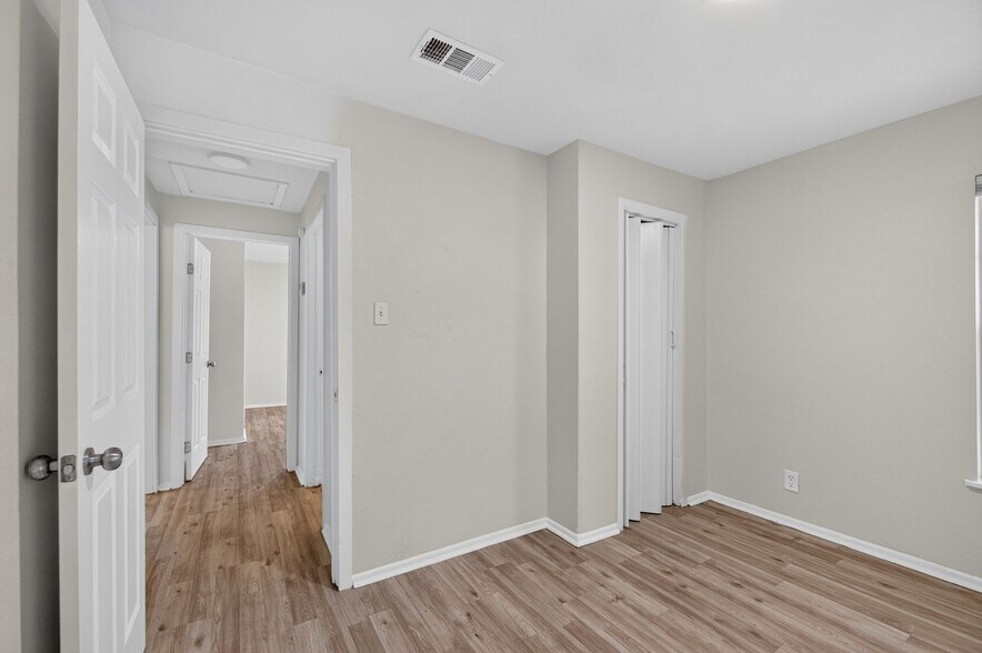 Building Photo - 2906 Christian Dr