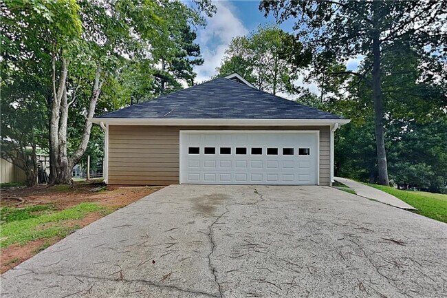 Building Photo - 205 Tawneywood Way