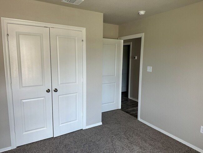 Building Photo - Bryan - 3 bedroom / 2 bath home in Bonham Trace neighborhood in North Bryan,