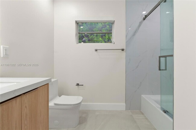 Building Photo - 1261 NE 98th St