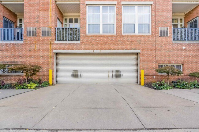 Building Photo - 55 Mallory Ave