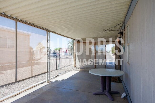 Building Photo - Great Location, Great Home with all Applia...