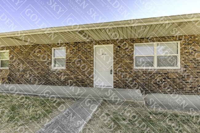 Primary Photo - 114 S Keystone Cir