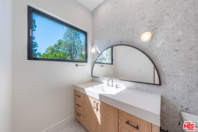 Building Photo - 12001 Crest Ct