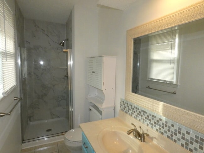 Building Photo - Beautiful Home in North Kansas City School District!