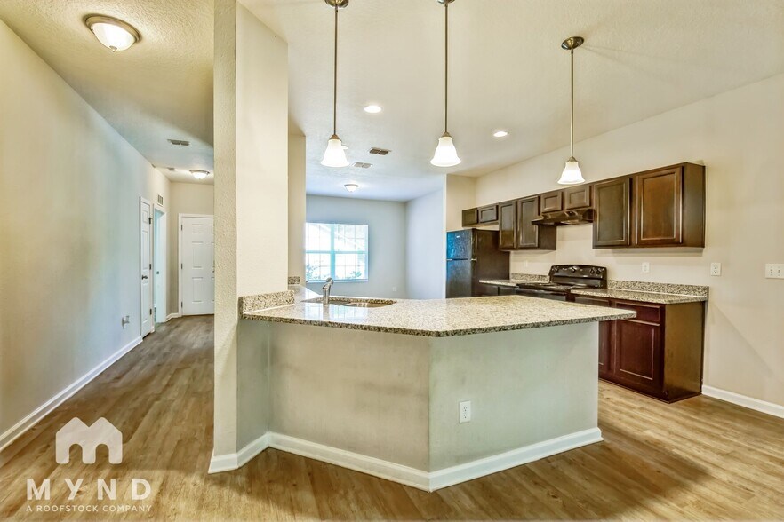 Building Photo - 643 Locust St