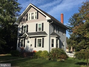 Building Photo - 428 Lakeview Ave