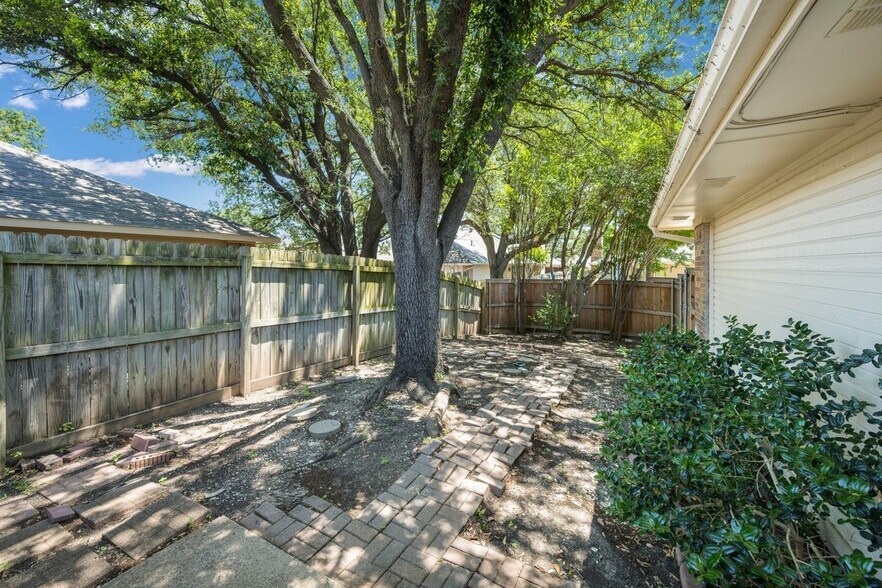 Building Photo - 2016 Hearthside Ln