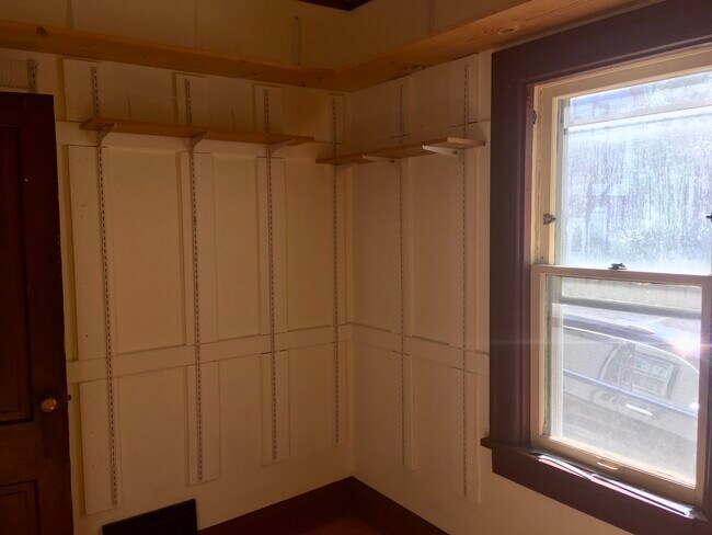 Bedroom #2 (downstairs) - 910 E Meinecke Ave