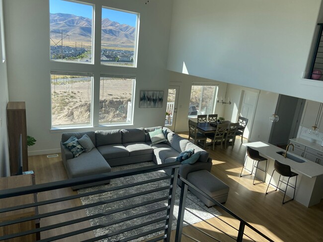 Primary Photo - 1307 W Quailhill Rd