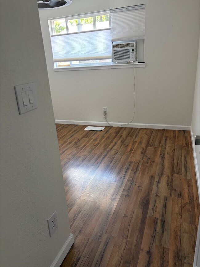 Building Photo - 210 Rawhide Way