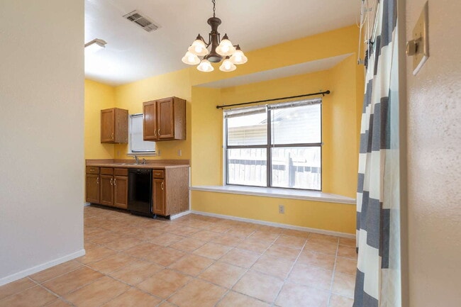 Building Photo - Charming 3-Bedroom Home in Feather Ridge –...