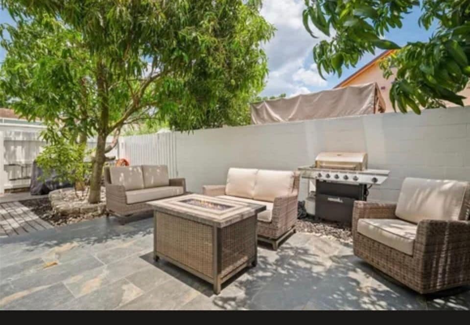 Building Photo - 3413 W Kirby St