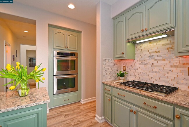 Building Photo - 829 Deer Spring Cir