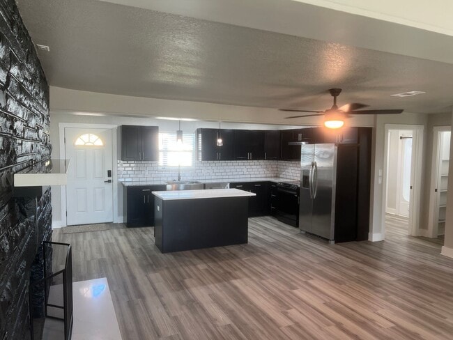 Building Photo - 2162 Airport Rd