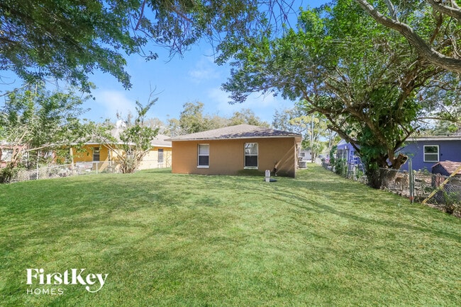 Building Photo - 933 26th St NW