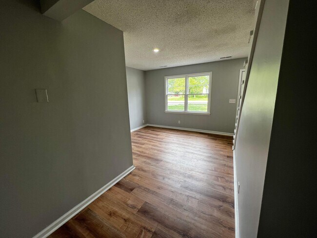 Building Photo - 226 S Ridgeview Rd