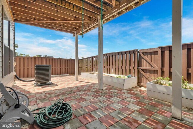 Building Photo - 42502 Dogwood Glen Square