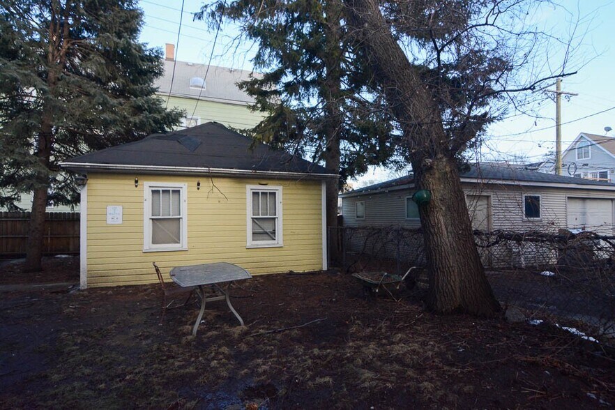 Building Photo - 3821 N Damen Ave
