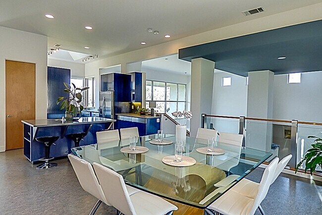 Building Photo - 108 Lost Oak Ct