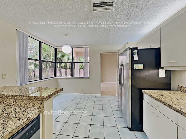 Building Photo - 10441 NW 12th Ct