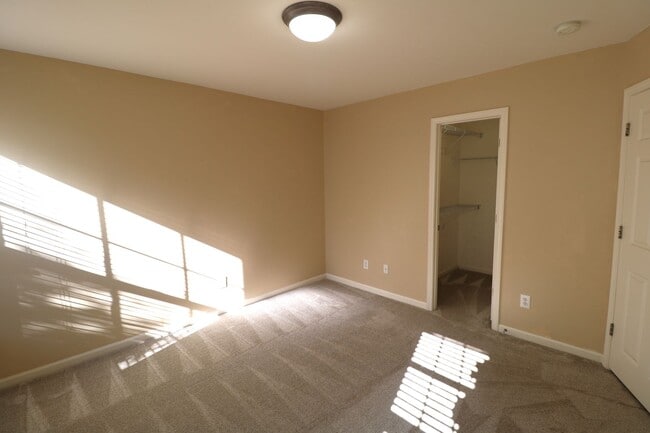 Building Photo - 128 Dover Dr