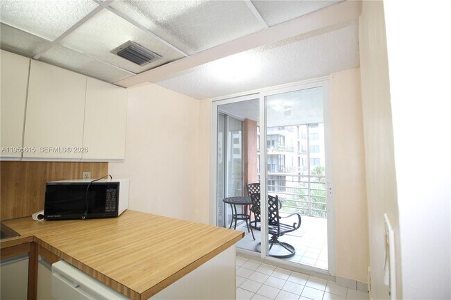 Building Photo - 17890 W Dixie Hwy