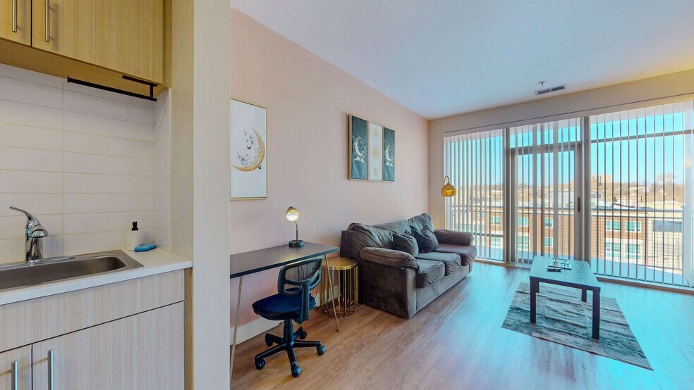 Building Photo - 545 Bedford St