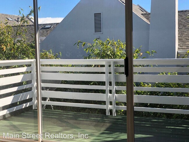 Building Photo - 1945 42nd Ave