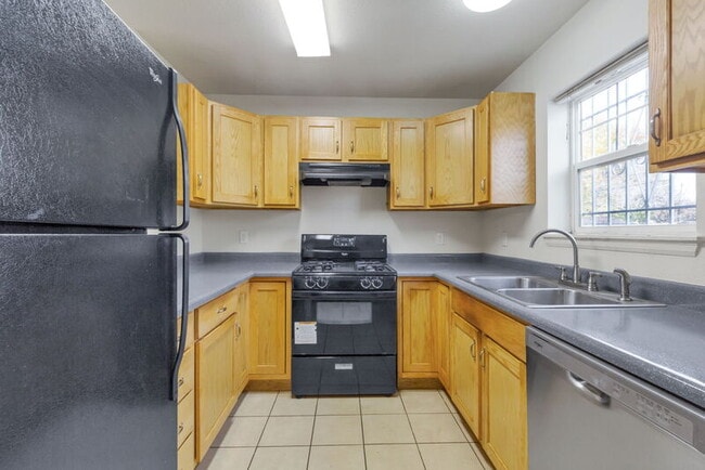 Building Photo - 1577 Chase St