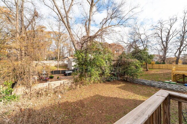 Building Photo - 927 Byron Dr SW
