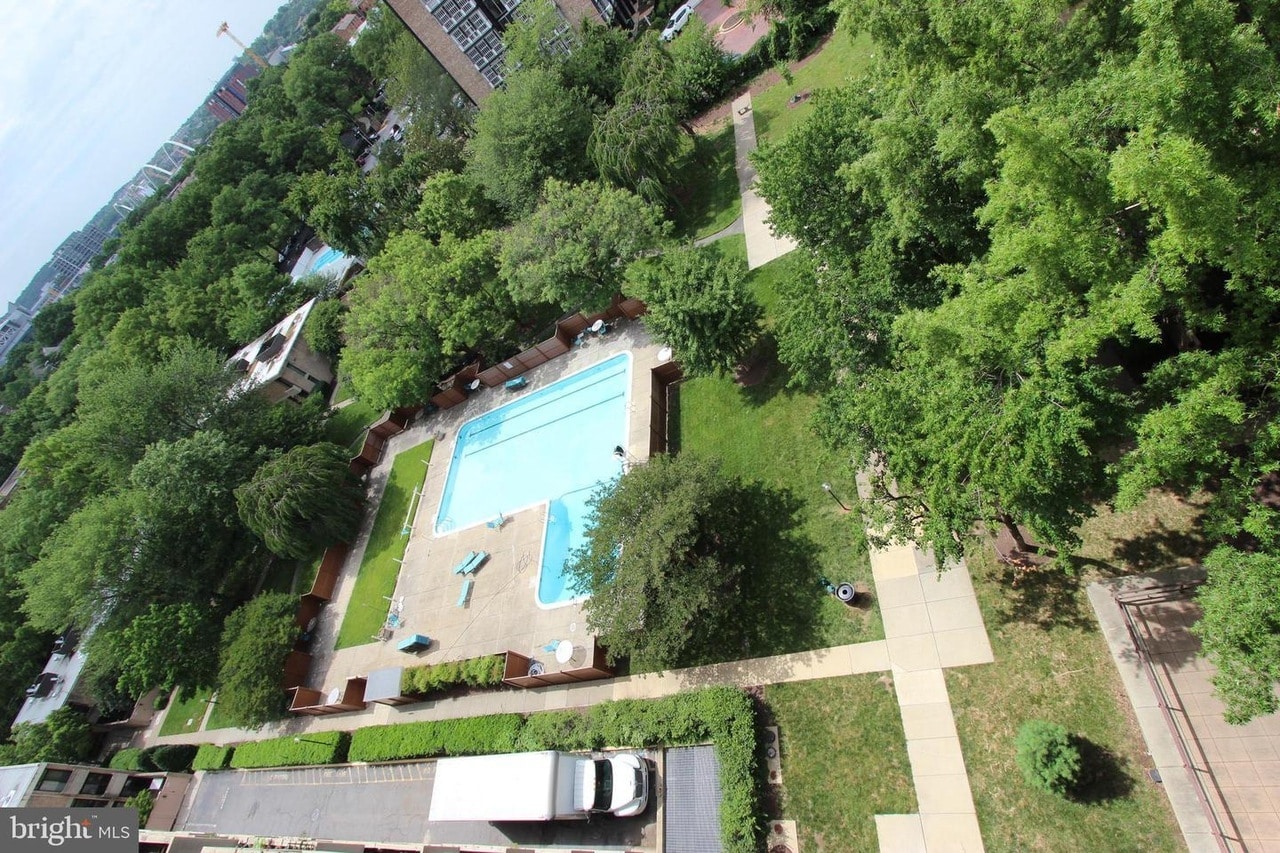 Carrollsburg Pool - 240 M St SW