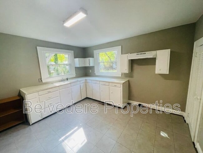 Building Photo - 211 W 7th Ave