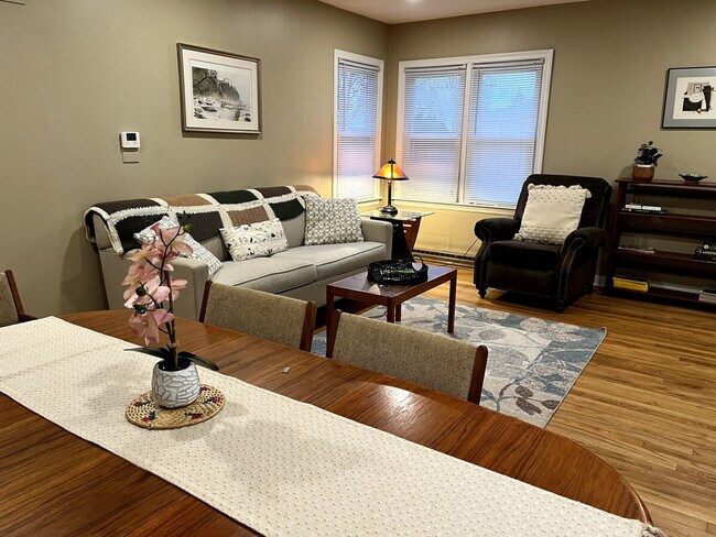 Building Photo - 3964 Grandview Ave