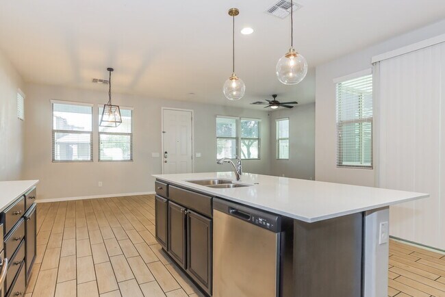 Building Photo - 3710 E Robert St