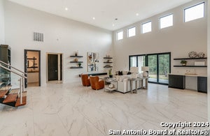 Building Photo - 10111 Ivory Canyon