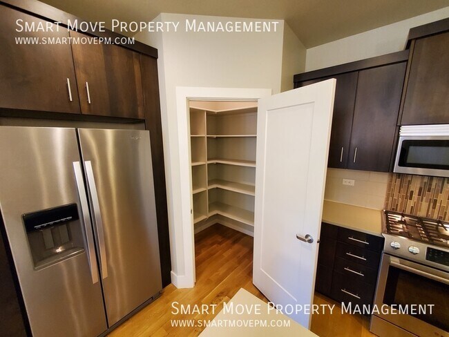 Building Photo - 3905 Woodcraft-