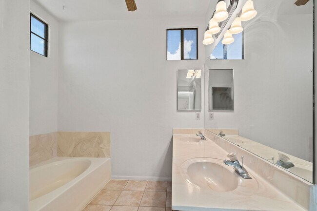 Building Photo - Beautiful Santa Fe Home on Large Corner Lot!