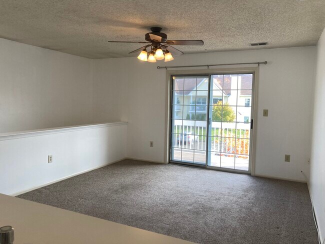 Building Photo - 26 Des Moines Ct