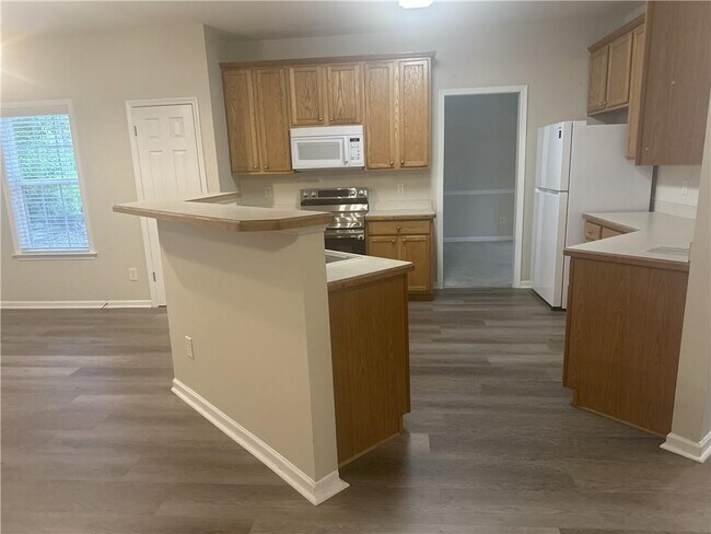 Building Photo - 3852 Roxfield Dr NE