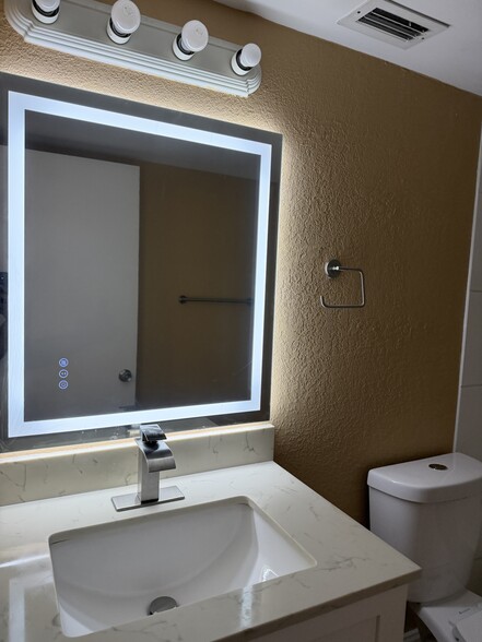 Building Photo - 120 Sparrow Dr