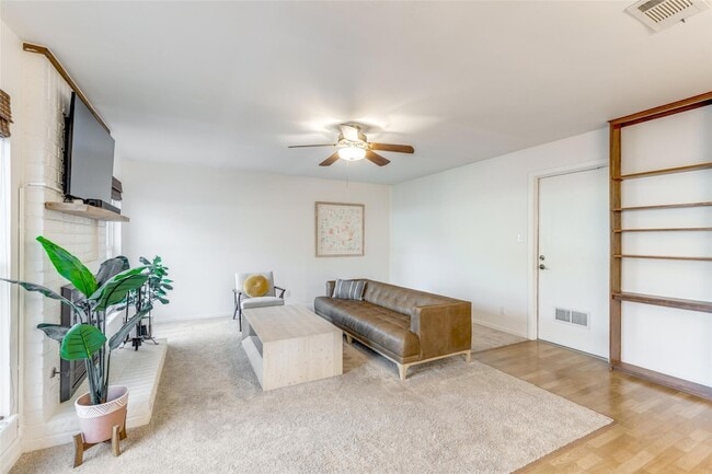 Building Photo - 4002 Biscay Dr