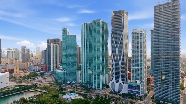 Building Photo - 900 Biscayne Blvd