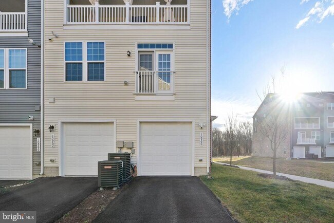 Building Photo - 10960 Presidential Pkwy