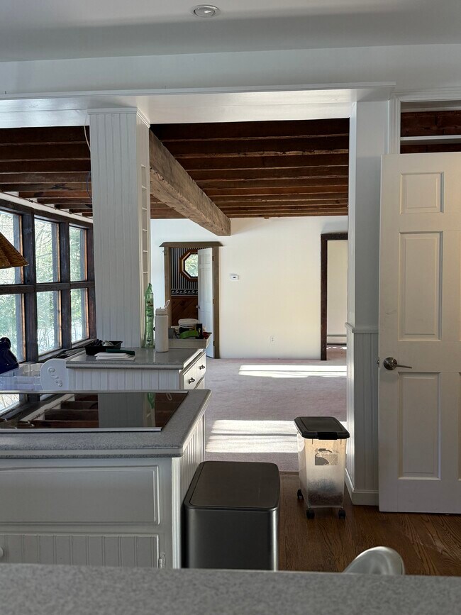 Building Photo - 75 Pine St