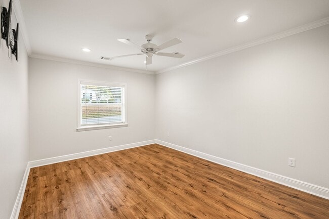 Building Photo - 2420 Durwood-