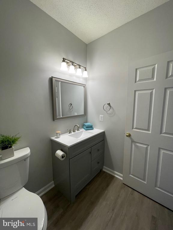 Building Photo - 1701 Lake Shore Crest Dr